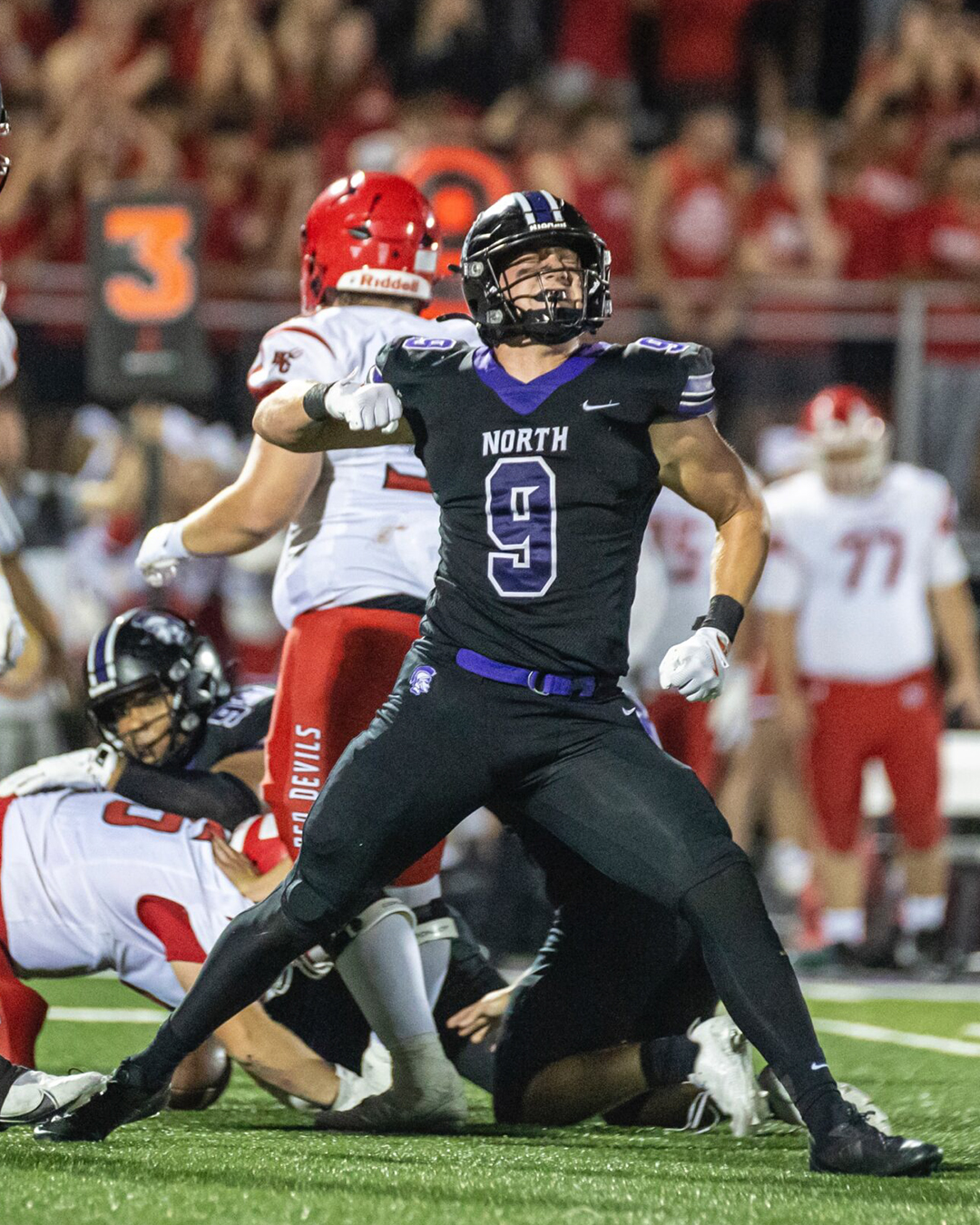 Downers Grove North, on Kevin Jay’s late TD to Will Vala, edges Hinsdale Central